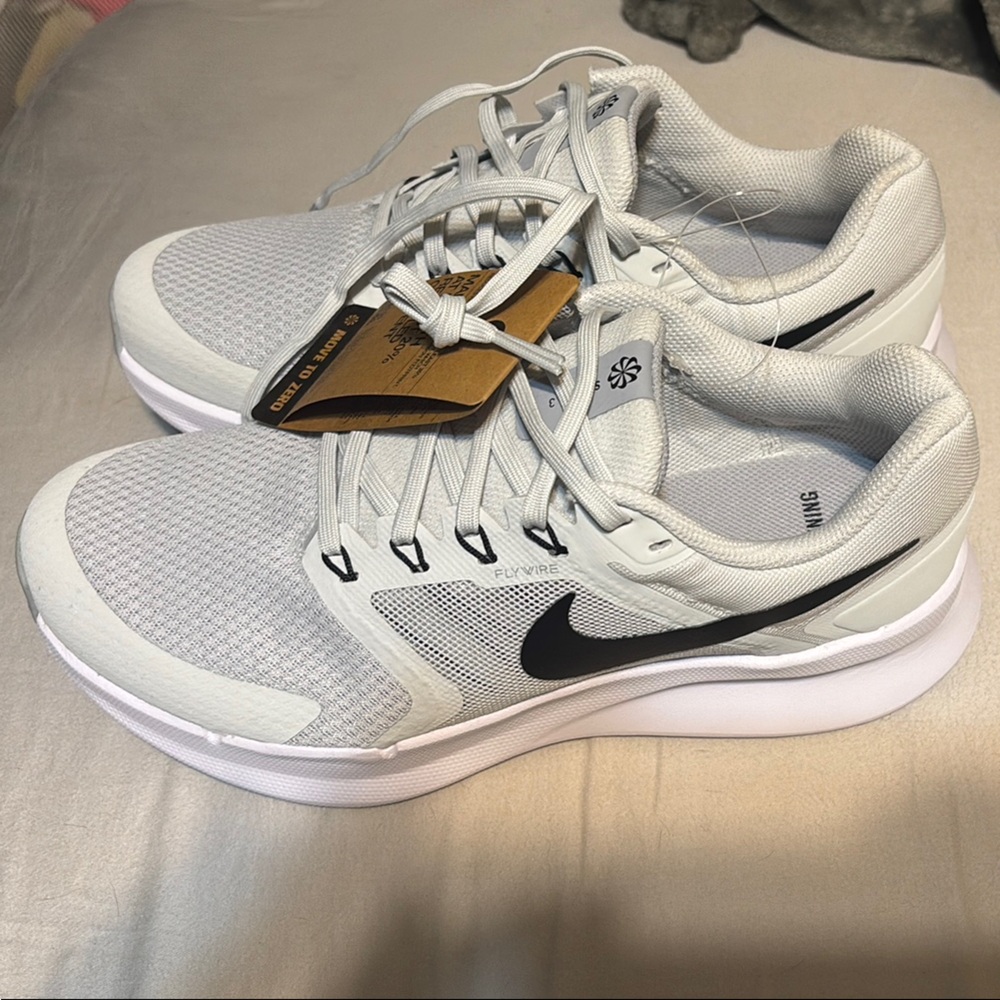 BNWT NIKE Swift 3 MENS Gray/Black Running Shoe Size 7